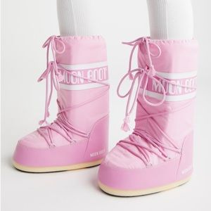 BNIB Pink Icon Moon Boot 💗